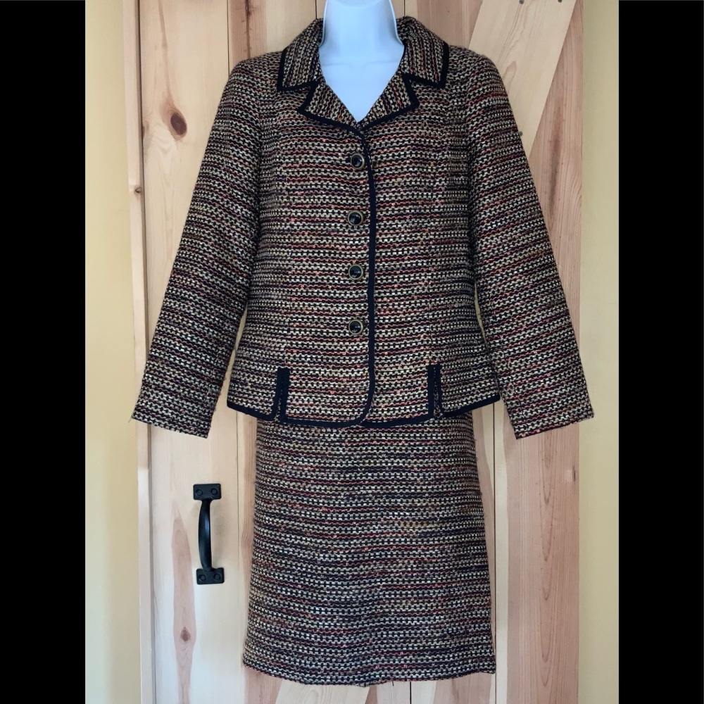 Doncaster Collection 2 Piece Skirt and Jacket Suit Set (Both Size 8) - Picture 3 of 15